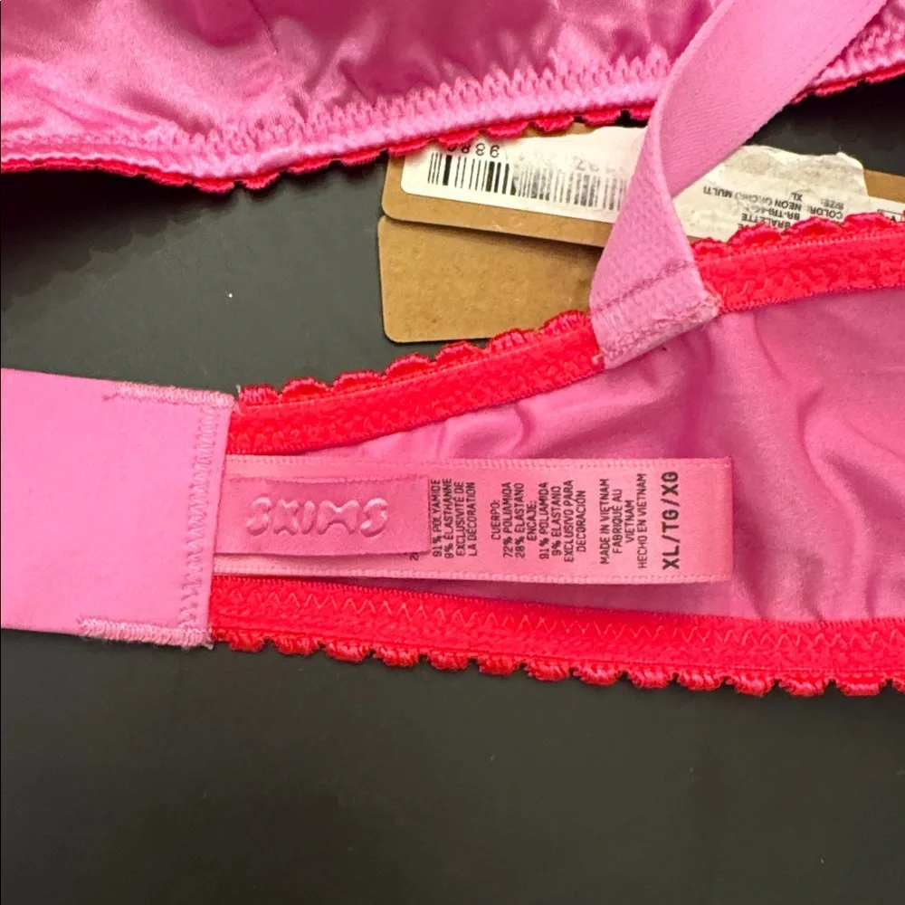 SKIMS Vibrant Pink Lace Bra - Picture 4 of 4